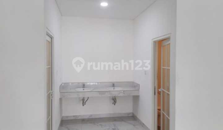 Gedung Ruang Usaha, Minimalist, Luxury, Strategic and Affordable, Kalimalang Area!