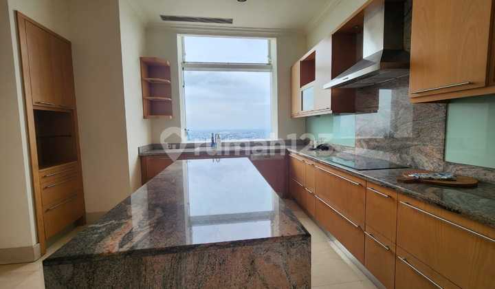 Airlangga Apartment, 4BR, 440sqm, Furnished