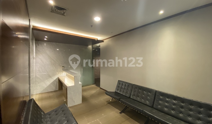 Office Space in Equity Tower, 221 sqm, Partitioned, Rent 380k Ex SC