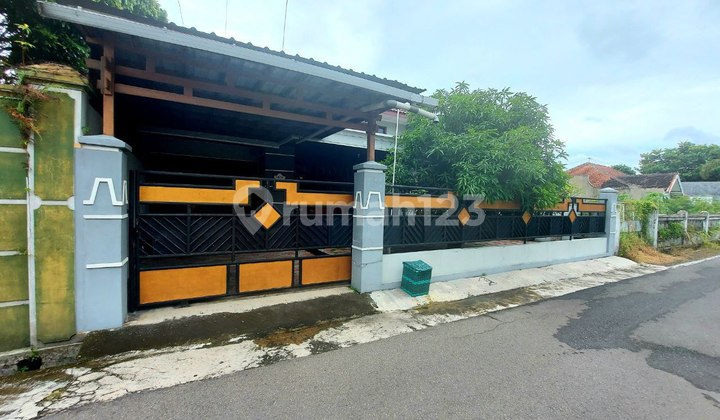 Spacious 340m House, Comfortable, Near Solo DPRD Office Spacious 340m House, Comfortable, Near Solo DPRD Office