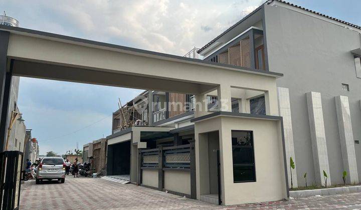 Rumah Mewah  2 Lantai Furnish Dekat Rs Oen & Al Azhar Solo Baru  2