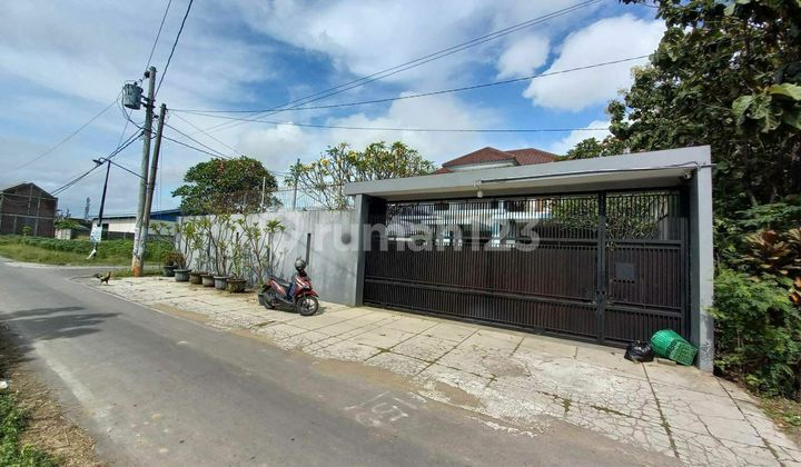 Rumah Luas Nyaman Asri Dekat Bandara Solo Rumah Luas Nyaman Asri Dekat Bandara Solo