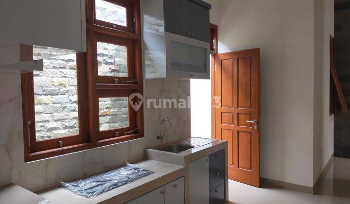 Rumah mewah dekat graha saba di Banyuanyar Banjarsari Solo 8