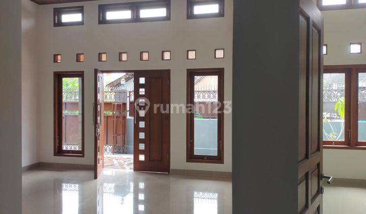 Rumah mewah dekat graha saba di Banyuanyar Banjarsari Solo 7