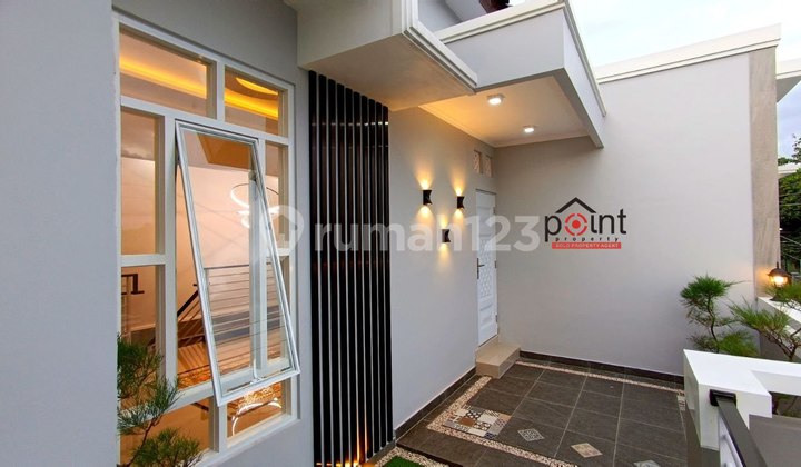 Rumah mewah 2 Lantai di Kadipiro Banjarsari Surakarta