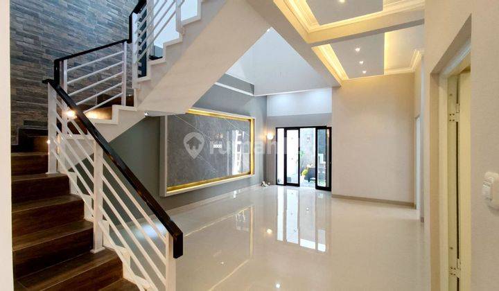 Rumah mewah 2 Lantai di Kadipiro Banjarsari Surakarta