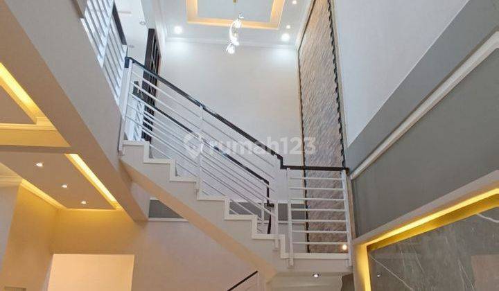 Rumah mewah 2 Lantai di Kadipiro Banjarsari Surakarta