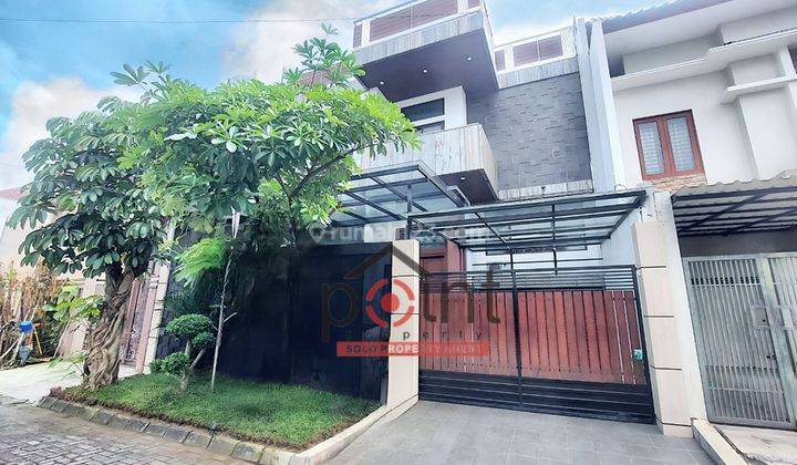 Rumah mewah cluster elite pool dan furnished di Solo baru  2