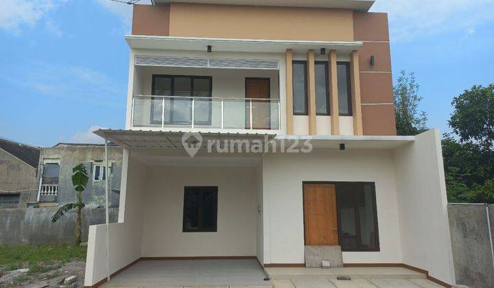 Rumah 2 Lantai Cluster Strategis Tengah Kota Solo  1