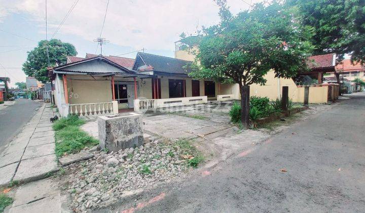 Rumah hitung tanah strategis di Banyuanyar Banjarsari Solo  1