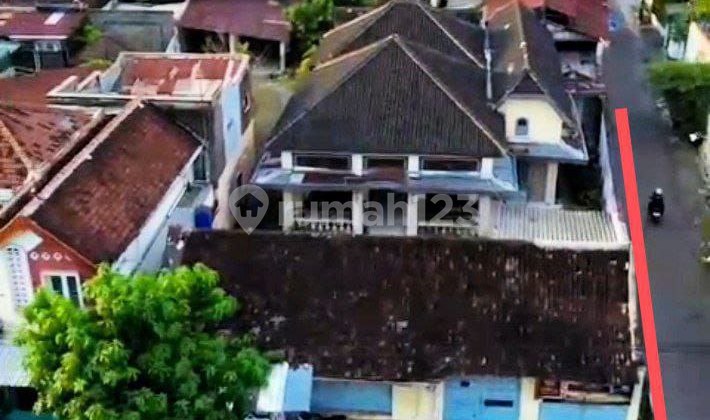 Rumah Lawas Klasik Buat Usaha Tepi Jalan Raya Laweyan Solo