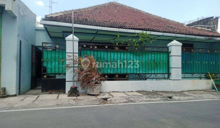 Rumah Induk & Kos Dekat Kampus Duta Bangsa Banjarsari Solo  1