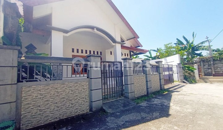 Affordable Ready-to-Live House Near Unisri Campus in Kadipiro Banjarsari 2