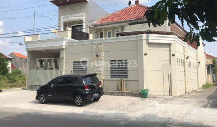 Rumah 2 Lantai Strategis Tepi Jalan Utama Karangasem Solo  1