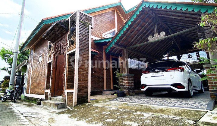 Rumah Klasik Lawasan Full Furnished Nyaman Solo Baru