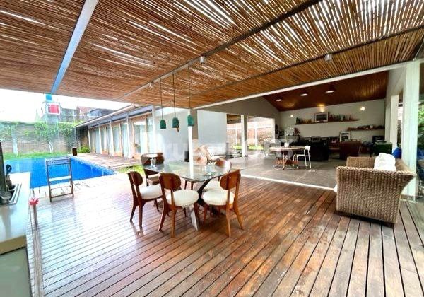 Rumah Nyaman Luas 980m Dekat Utara Alana Hotel Solo Rumah Nyaman Luas 980m Dekat Utara Alana Hotel Solo