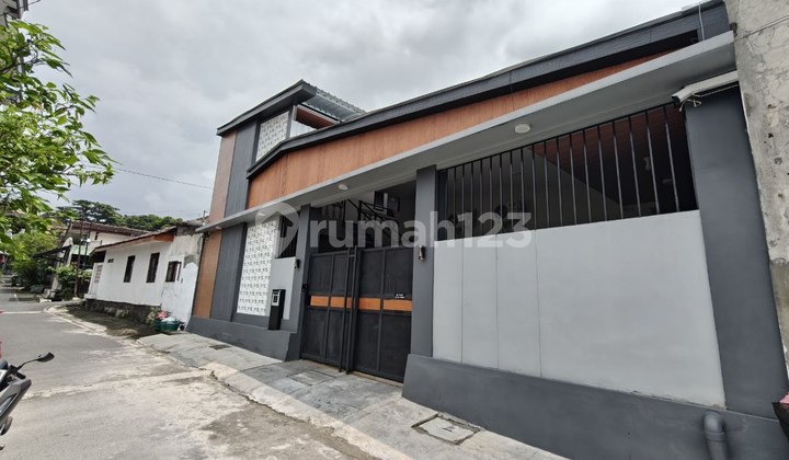 Exclusive Women's Boarding House 28 Doors Near UNS and Isi Surakarta 2