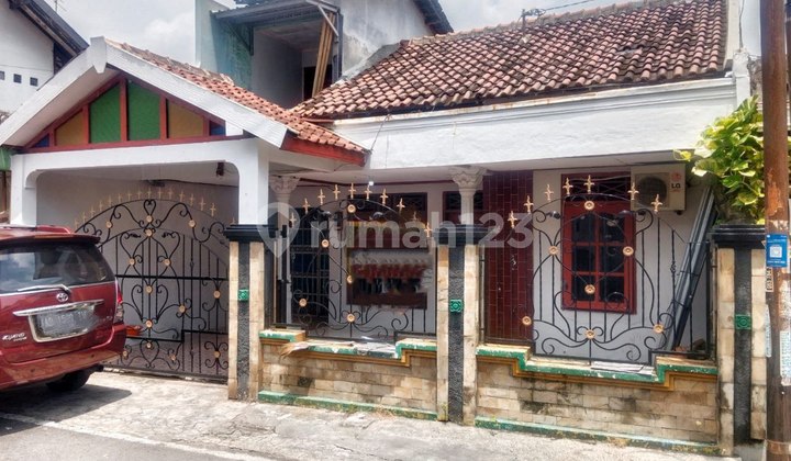 Rumah Tengah Kota Dekat Sunan Hotel Kerten Solo