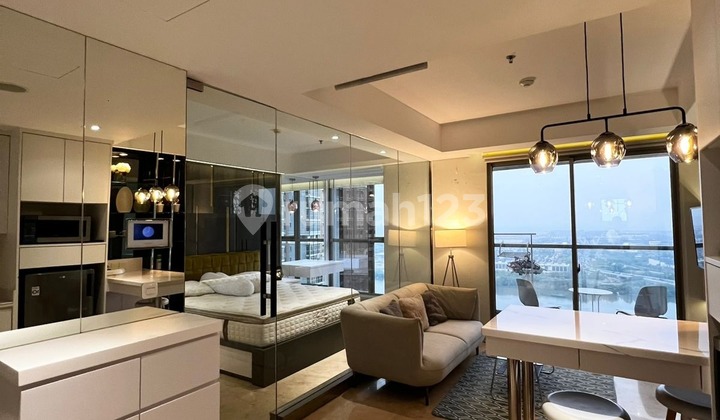 For Rent Gold Coast Apartment. Middle Floor. 1 Bedroom. Fully Furnished.