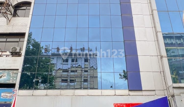 Disewakan Ruko Melawai Kebayoran Baru. Lokasi Strategis.