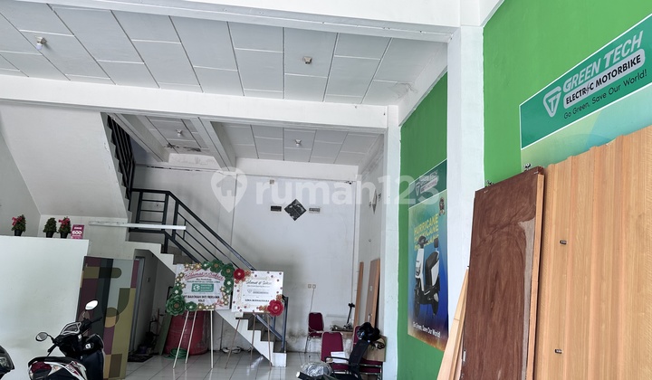 Strategic Shop House in the Center of Gayamsari City 1