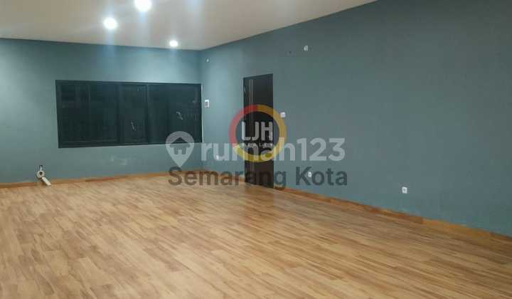 Spacious House Suitable for Business in South Semarang