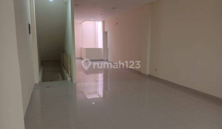 Ruko di Golf Lake Residence Cengkareng Jakarta Barat Strategis