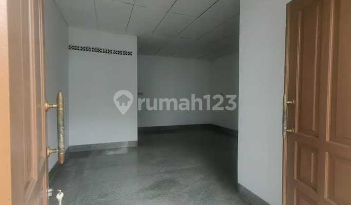 Residential House in Chrisant 2 Kresek Indah, West Jakarta Negotiable