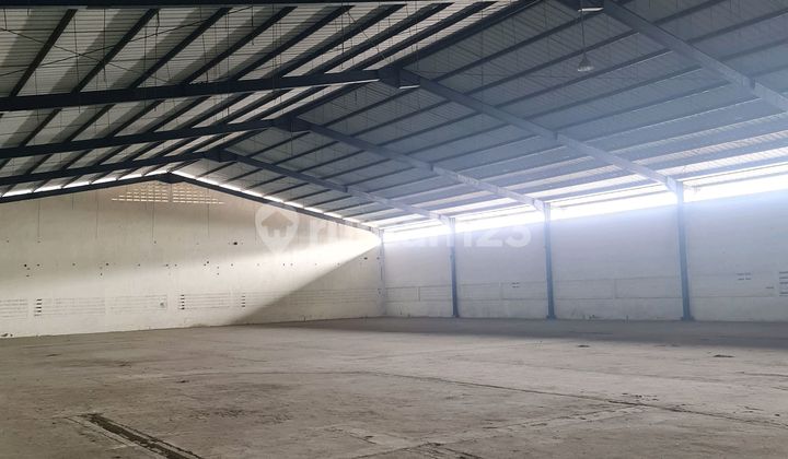 Cheap Warehouse Location Next to the Main Road