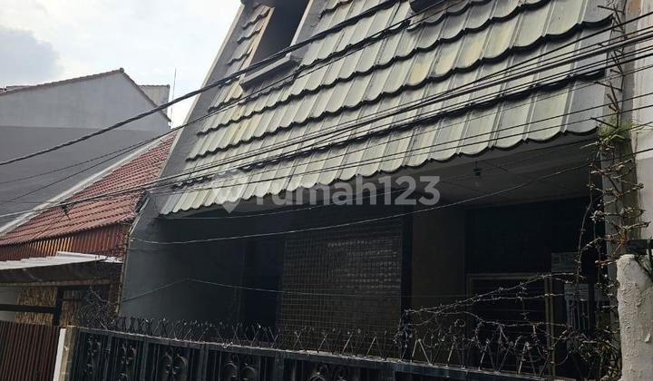 Rumah 3 BR di Tanjung Duren, Jakarta Barat 1