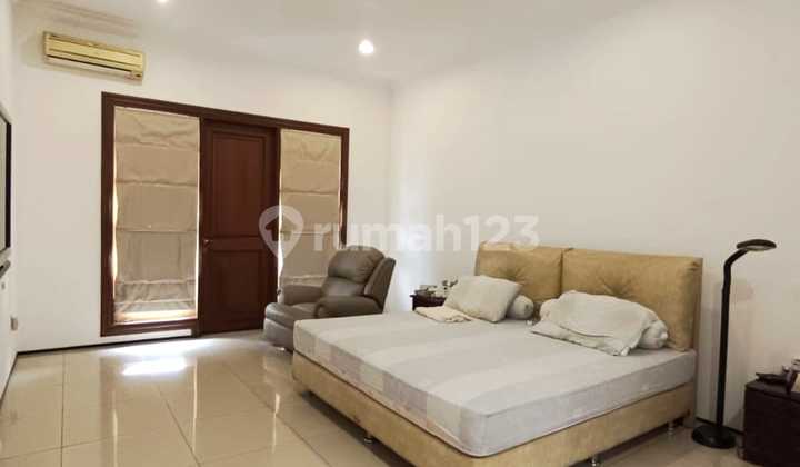 Rumah Mewah 2,5 Lantai di Kemanggisan, Jakarta Barat