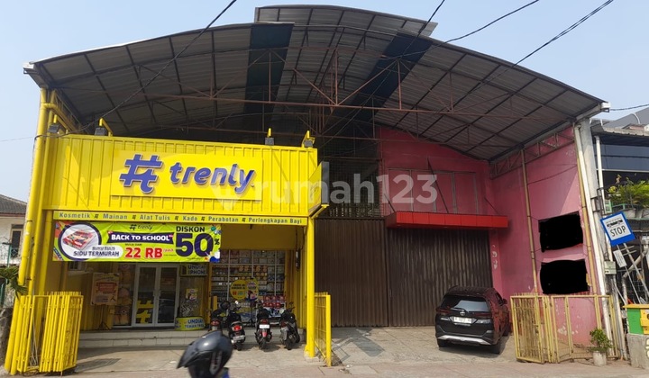 Strategic Location House Suitable for Business in Kedoya Raya, West Jakarta