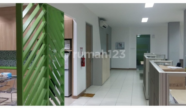 Gedung 4 Lantai di Jalan Panjang Kebon Jeruk, Jakarta Barat