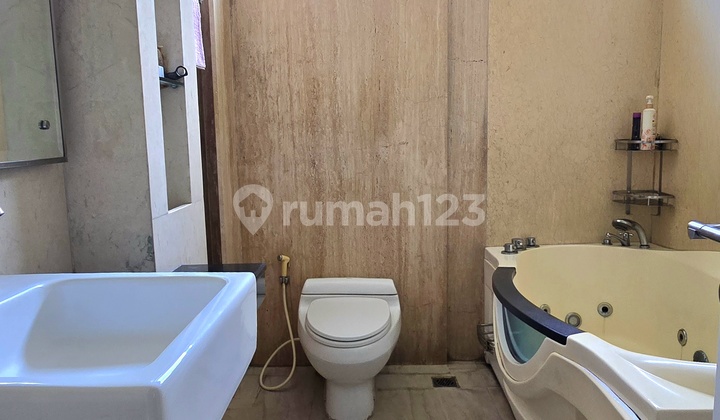 Rumah Mewah 2 Lantai di Telaga Golf BSD, Tangerang Selatan 2