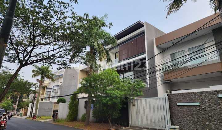 Rumah 3 Lantai Posisi Boulevard di Citra 2 Ext, Jakarta Barat