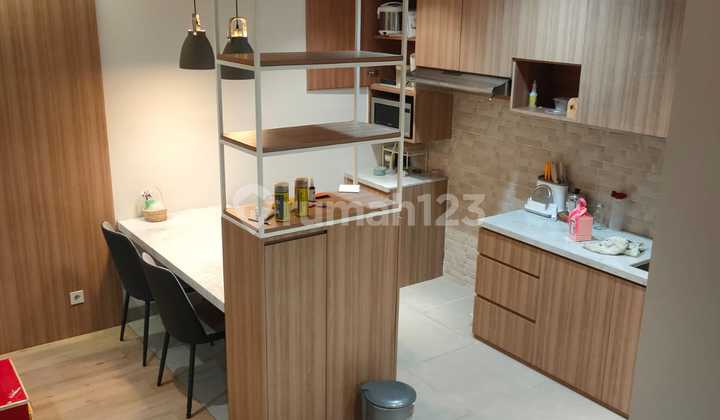Rumah 2 Lantai 3 BR di Alegria Park, Tangerang Selatan 2