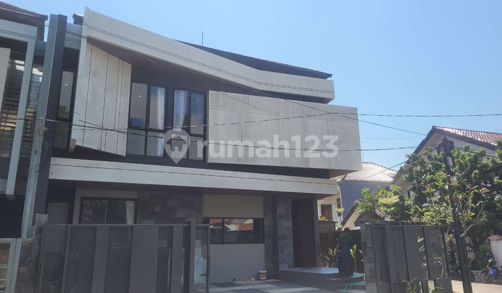 Rumah Modern Minimalis Baru di Manyar Pusat Kota Surabaya