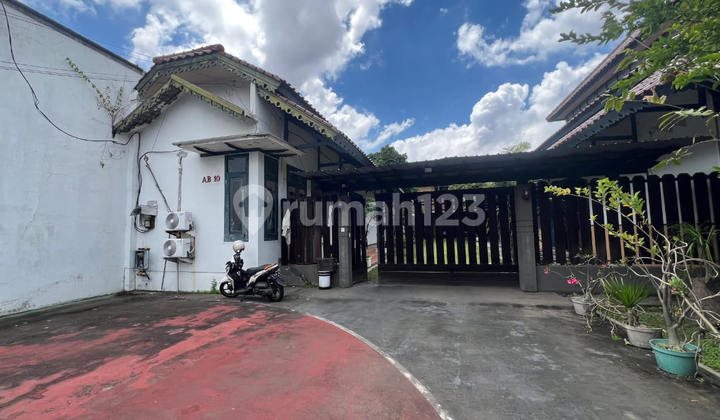 Rumah Joglo Halaman Luas Area Manyar Strategis Tengah Kota 2