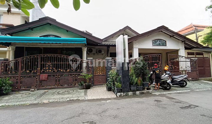 Hook House Rungkut Asri Ready to Occupy Near Merr Hook House Rungkut Asri Ready to Occupy Near Merr