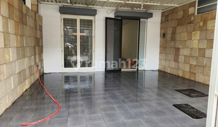 Minimalist Sun Beach Ready to Occupy Single Gate near Kenjeran Main Road 2