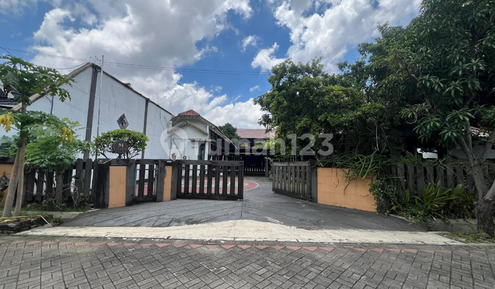 Rumah Joglo Halaman Luas Area Manyar Strategis Tengah Kota