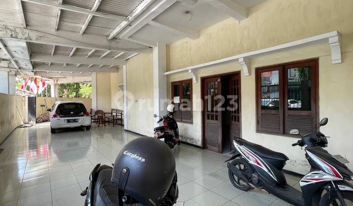 Kos Ubaya Selangkah ke Kampus bisa Jalan Kaki, Row super lebar bisa buat parkir mbl Kos Ubaya Selangkah ke Kampus bisa Jalan Kaki, Row super lebar bisa buat parkir mbl