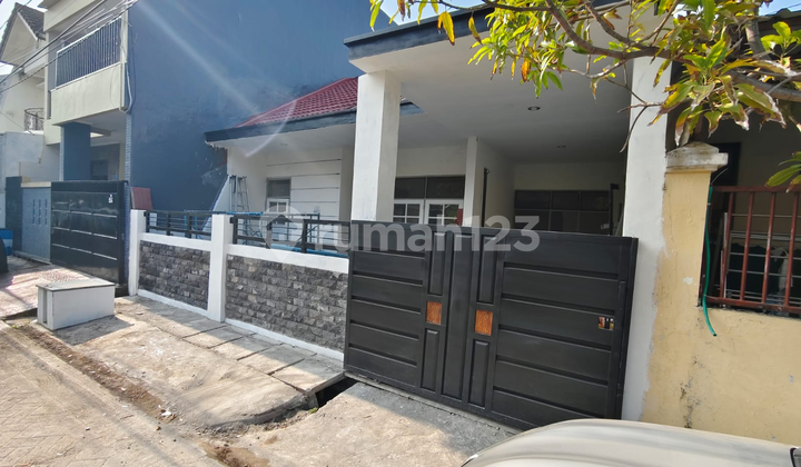 Ready-to-Occupy Rungkut House Fully Renovated near UPN and MERR