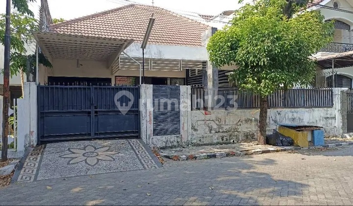 Rumah Manyar Siap Huni Strategis dekat Pusat Kota