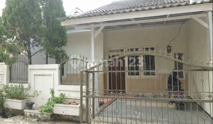 Well-Maintained House in Tenggilis Mejoyo, Ready to Occupy, Close to Ubaya Well-Maintained House in Tenggilis Mejoyo, Ready to Occupy, Close to Ubaya