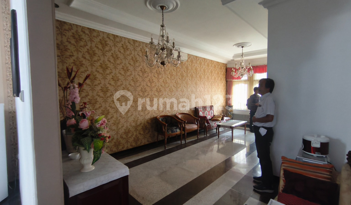 Rumah Siap Huni Gayungsari Cocok Kantor / Rumah Pribadi Strategis dekat Raya A Yani  2