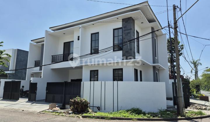 Araya Minimalis di Boulevard Jalan Kembar Utama Row 24M