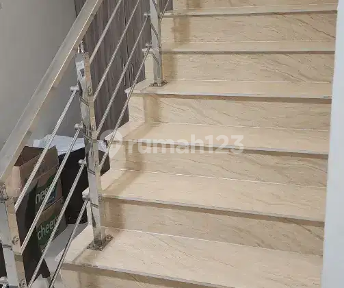 Minimalist Mulyosari House Strategically Located Near Merr and Galaxy Mall 2