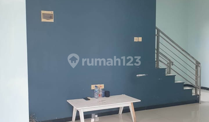 Ready-to-Occupy House in Gayungsari, Strategically Located Near Unesa and Raya A Yani 2