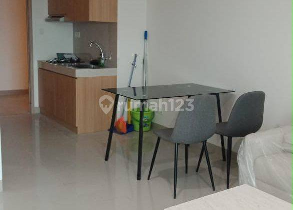  Apartemen Embarcadero Suites 2 Kamar Tidur Furnished Baru 2